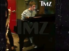 Justin Bieber playing the piano at Toronto's Fifth Pub House. (Screen shot)