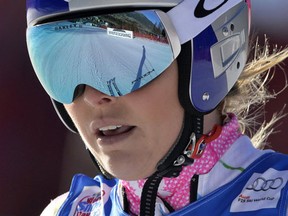 US Lindsey Vonn reacts during the first run of the Women FIS Alpine skiing World cup giant slalom in Lienz, Austria on December 28, 2015. (SAMUEL KUBANI/Getty Images)