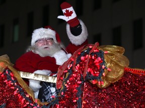 The star of Saturday's Santa Claus Parade. (KEVIN KING/Winnipeg Sun)