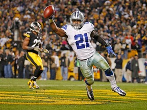 Ezekiel Elliott of the Dallas Cowboys celebrates his 32-yard rushing touchdown in the fourth quarter during the game against the Pittsburgh Steelers at Heinz Field on Nov. 13, 2016 in Pittsburgh. (Justin K. Aller/Getty Images)