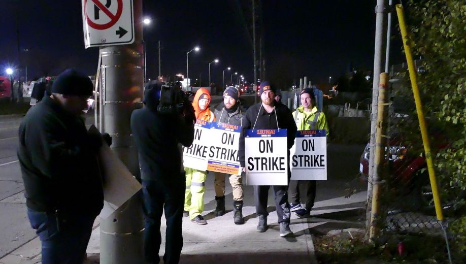 Potential Disruptions After Peel Region Garbage Collectors Go On Strike Toronto Sun 1154