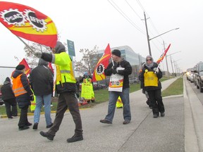 Picket lines were up Wednesday morning at the Blue Water Bridge corporate building on Venetian Boulevard in Point Edward, Ont. Bridge workers represented by the Public Service Alliance of Canada went on strike Monday. ( Paul Morden/Sarnia Observer)