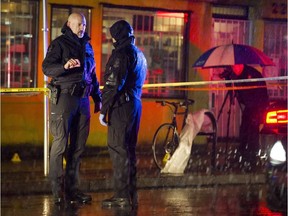 Vancouver Police investigate an incident in the 200 block of Commercial drive, Vancouver, November 22 2016. ( Gerry Kahrmann / PNG staff photo) ( Prov / Sun Nrews )
