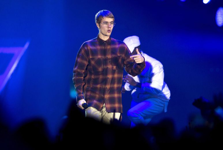 Fan Punched By Justin Bieber 'considering Legal Action' | Toronto Sun