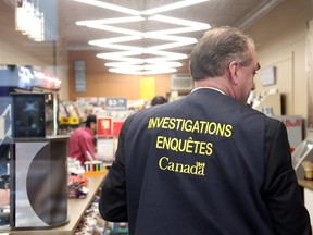 Canada Revenue Agency raid at the Glebe Smokeshop in Ottawa, December 07, 2016.