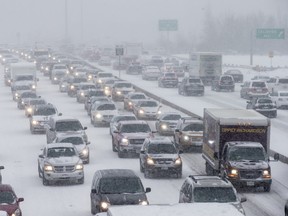 Cars crowd the Don Valley Parkway on Dec. 15. (CRAIG ROBERTSON, Toronto Sun)