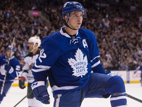 Toronto Maple Leafs centre Tyler Bozak scores against the Minnesota Wild during second period NHL hockey action in Toronto, on Wednesday, December 7, 2016. (THE CANADIAN PRESS/Chris Young)