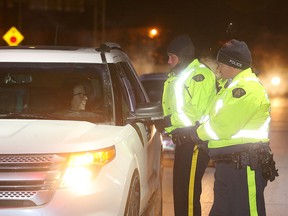 Members of the RCMP Selkirk traffic unit speak with motorists during a Checkstop on the Perimeter Highway last week. (Brian Donogh/Winnipeg Sun file photo)