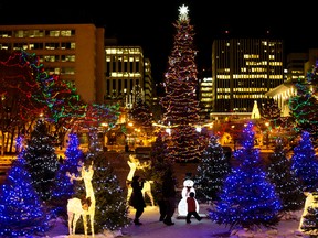 Edmontonians check out the Christmas lights at the Alberta Legislature, in Edmonton on Monday Dec. 19, 2016. DAVID BLOOM/Postmedia