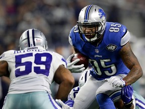 Eric Ebron of the Detroit Lions is hit by Anthony Hitchens of the Dallas Cowboys during NFL action on Dec. 26, 2016. (Ronald Martinez/Getty Images)