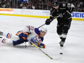 Edmonton Oilers center Connor McDavid falls as he tries to pass the puck while under pressure from Los Angeles Kings right winger Devin Setoguchi during a previous meeting on Nov. 17, 2016, in Los Angeles. The Kings won that one 4-2. (AP photo)