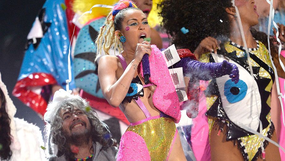 Miley Cyrus sent 'pictures of herself peeing' to Flaming Lips' Wayne Coyne | Toronto Sun