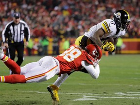 Pittsburgh Steelers wide receiver Eli Rogers is tackled by Kansas City Chiefs free safety Ron Parker, left, after making a reception during the first half of an NFL divisional playoff football game Sunday, Jan. 15, 2017, in Kansas City, Mo. (AP Photo/Charlie Riedel)