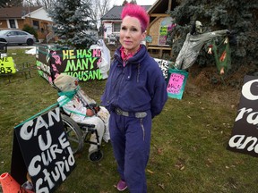 Londoner Allison Stacey, a Boler Road homeowner who has gone very public in her dispute with a local contractor, has been ordered by city bylaw enforcers to get these handmade protest signs off her front lawn. “I’m sorry to say I’m upsetting some neighbours, but it simply has come down to this,” she said. (MORRIS LAMONT, The London Free Press)