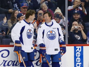 Former Edmonton Oilers Wayne Gretzky, right, and Ryan Smyth chat during a practice for the NHL's Heritage Classic Alumni game in Winnipeg on Oct. 21, 2016. (The Canadian Press)