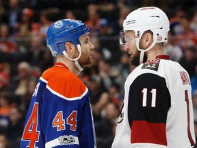 Arizona Coyotes' Martin Hanzal and Edmonton Oilers' Zack Kassian get face to face at Rogers Place on Monday, Jan. 16, 2017. (Jason Franson/The Canadian Press)