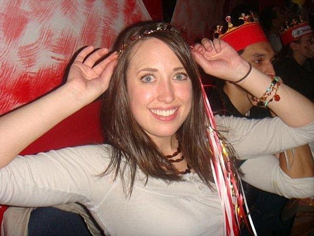 English teacher groped, sent nude selfies to teen student: Cops