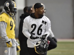 Steelers linebacker James Harrison (left) and running back Le'Veon Bell (right) take part in their team's practice in Pittsburgh on Friday, Jan. 20, 2017. (Matt Freed/Pittsburgh Post-Gazette via AP)