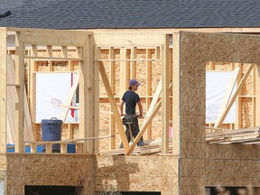 New home construction is seen in Sage Creek last fall. (Brian Donogh/Winnipeg Sun file photo)