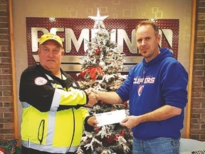 Don Drebert from Brazeau Regional Search and Rescue (l.) accepts a cheque from Pembina Pipleline representative Mike Karach.