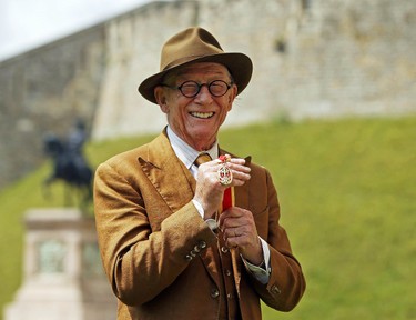 British actor Sir John Hurt poses after being awarded a knighthood by Queen Elizabeth II during an Investiture ceremony at Windsor Castle on July 17, 2015 in London, England (Photo by Steve Parsons/WPA pool/Getty Images)