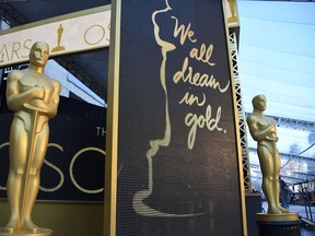 Oscar statues are seen at the red carpet arrivals area as preparations continue for the 88th Annual Academy Awards at Hollywood & Highland Center on February 25, 2016 in Hollywood, California. / AFP / ROBYN BECK (Photo credit should read ROBYN BECK/AFP/Getty Images)
