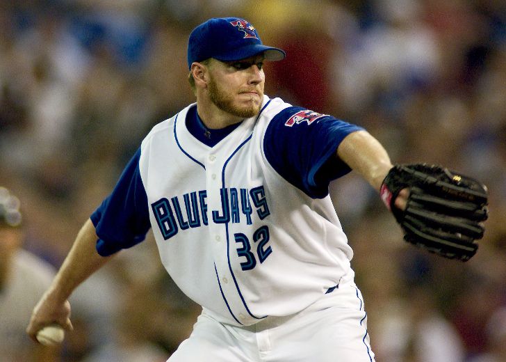 Blue Jays to retire Halladay's No. 32 on Opening Day