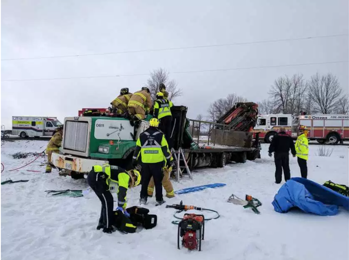 Two In Critical Condition After Extrication From Vehicles In West End Crash Ottawa Sun 2680