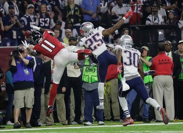 Atlanta Falcons' Julio Jones (11) makes a catch against New England Patriots' Eric Rowe (25) during the second half of the NFL Super Bowl 51 football game Sunday, Feb. 5, 2017, in Houston. (AP Photo/Mark Humphrey) ORG XMIT: NFL326