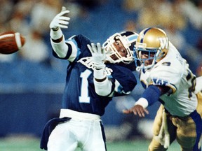 Toronto Argonauts receiver Darrell Smith (left) lets the ball slip through his hands as Winnipeg Blue Bombers’ Dave Bovell (29) defends in this August 22, 1990 file photo. (THE CANADIAN PRESS/Hans Deryk)