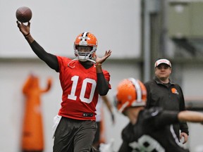 Two-time Pro Bowl NFL quarterback Vince Young has hired agent Leigh Steinberg, who is in talks with the CFL's Roughriders about a return to football. (Mark Duncan/AP Photo/File)