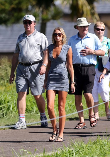 Paulina Gretzky walks along the 17th hole during the final round of the Hyundai Tournament of Champions at the Plantation Course on Jan. 8, 2013 in Kapalua, Hawaii.  (Christian Petersen/Getty Images)