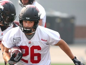 Calgary Stampeders have re-signed fullback Rob Cote.