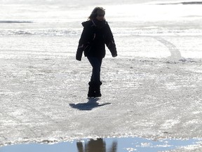 Warm weather in Winnipeg has caused officials to ask people to stay off the Red River Mutual Trail. Saturday, February 18, 2017. Chris Procaylo/Winnipeg Sun/Postmedia Network