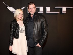 Celebrity couple Tori Spelling (L) and Dean McDermott at an event in Los Angelos in 2015. (Photo by Michael Buckner/Getty Images)