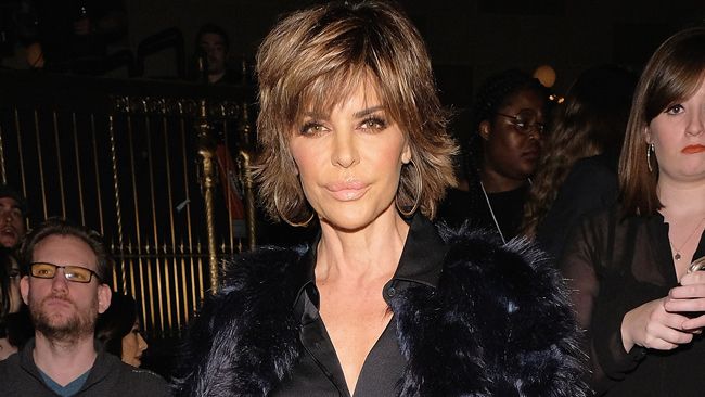 Lisa Rinna Posts Deletes Reposts Nude Selfie Zero F—ks Given