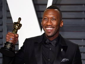 Mahershala Ali, winner of the Best Supporting Actor award for ‘Moonlight,’ poses with his Oscar as he arrives to the Vanity Fair Party following the 88th Academy Awards at The Wallis Annenberg Center for the Performing Arts in Beverly Hills on February 26, 2017. (JEAN-BAPTISTE LACROIX/Getty Images)