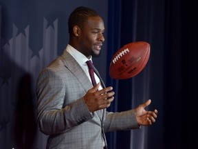Le'Veon Bell of the Pittsburgh Steelers poses backstage at the 6th annual NFL Honors at the Wortham Center on Feb. 4, 2017, in Houston. (Peter Barreras/Invision for NFL/AP Images)