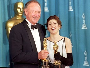 U.S. actor Gene Hackman (L) and U.S. actress Marisa Tomei pose with their oscars 29 March 1993 shortly after being respectively awarded best supporting actor and best supporting actress. Hackman won for his role in 'Unforgiven' and Tomei for 'My Cousin Vinny.' (Photo credit should read SCOTT FLYNN/AFP/Getty Images)