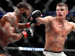 Stephen Thompson (R) connects with a punch on welterweight champion Tyron Woodley in their title fight during UFC 209 on March 4, 2017 in Las Vegas, Nevada.  (Photo by Steve Marcus/Getty Images)