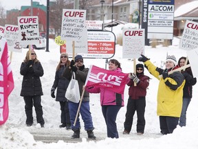 Members of CUPE Local 2073 picket outside of the Canadian Hearing Society office in Sudbury on March 6. Counsellors, literacy instructors, audiologists, speech language pathologists, interpreters, clerical support workers, program co-ordinators and other staff at 24 CHS offices across Ontario have been without a contract since 2013. Gino Donato/Sudbury Star