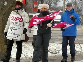 TIM MEEKS/THE INTELLIGENCER
Employees from the Belleville office of the Canadian Hearing Society picket along Dundas Street near the Bay View Mall Thursday. On Monday 270 employees across Ontario went on strike to fight for their first contract in more than four years.