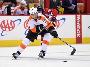 Philadelphia Flyers centre Valtteri Filppula reaches for the puck against Washington Capitals centre Jay Beagle during an NHL game on March 4, 2017. (AP Photo/Nick Wass)