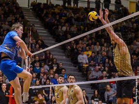 The No. 2 University of Manitoba Bisons defeated the fourth seeded and No. 6 UBC Thunderbirds 3-0 (25-22, 25-22, 25-17) to open the Canada West Men's Volleyball Final Four at the Investors Group Athletic Centre on Friday, March 10, 2017, in front of a packed house.
Tara Miller/Bisons Sports
