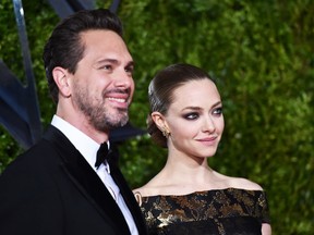 Actors Thomas Sadoski (L) and Amanda Seyfried attend the 2015 Tony Awards at Radio City Music Hall on June 7, 2015 in New York City. (Photo by Mike Coppola/Getty Images for Tony Awards Productions)