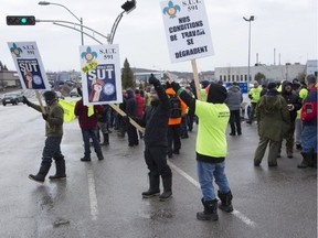 Gatineau bus drivers and maintenance workers on a rotating strike against the Société de transport de l'Outaouais (STO). March 21,2017.