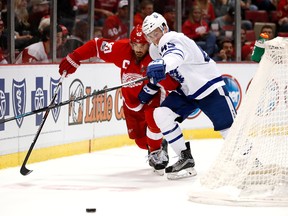 Tyler Bozak #42 of the Toronto Maple Leafs battles for the puck with Henrik Zetterberg #40 of the Detroit Red Wings during the third period at Joe Louis Arena on January 25, 2017 in Detroit. Toronto won 4-0. (Gregory Shamus/Getty Images)