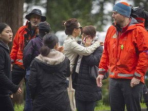 Family members talk with Search and Rescue teams as they try to find snowshoers caught in avalanche in Lions Bay, B.C. (Arlen Redekop/Postmedia)