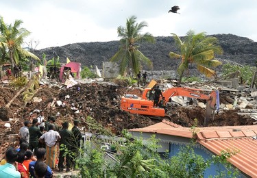 Sri Lankan military rescue workers carry out a rescue operation at the site of a collapsed garbage dump in Colombo on April 15, 2017. (LAKRUWAN WANNIARACHCHI/AFP/Getty Images)