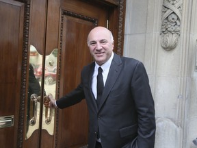 Conservative leadership candidate Kevin O'Leary heads into the Albany Club on Wednesday April 19, 2017. (Veronica Henri/Toronto Sun)